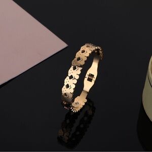 Elegant Gold Floral Bracelet